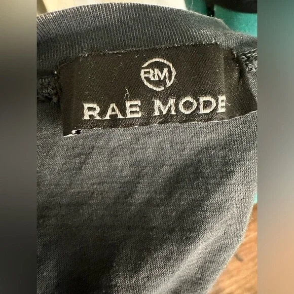 Rae Mode medium black/gray acid washed shirt - Picture 11 of 13